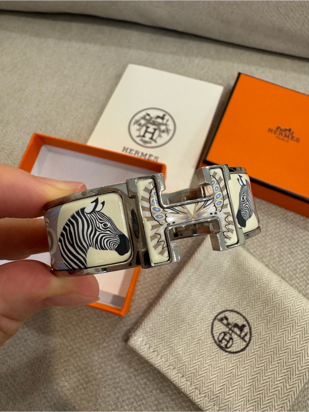 Hermes Silver Zebra Enamel Clic H Bracelet - Picture 2 of 9